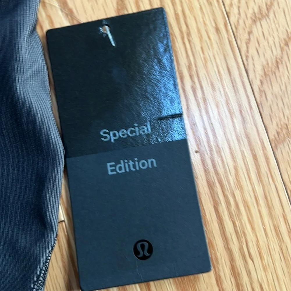 New! Lululemon SZ 2, Base pace HR tight Two tone ribbed 25” leggings.